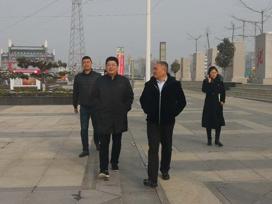 米乐集团集团董事长赴邹城市后八村调查